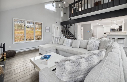 Mount Pocono Ski Chalet | Poconos Chalet minutes from Camelback & Kalahari