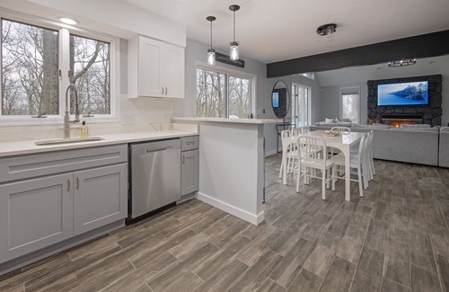 Mount Pocono Ski Chalet | Poconos Chalet minutes from Camelback & Kalahari