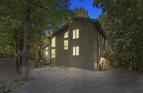 East Stroudsburg Ski Chalet | Poconos Chalet w/private hot tub, game room, projector, lakes, pools, tennis