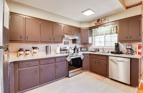 Lake Harmony Estates House | Poconos Home w/Deck: Walk to Lake Harmony!