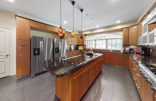 Tobyhanna Villa | Poconos Pink Rose Duskbloom Countryside Villa with Hot Tub -738