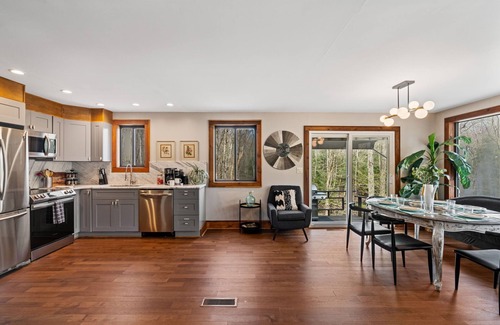 Cresco House | Poconos retreat with hot tub, fire pit & game room
