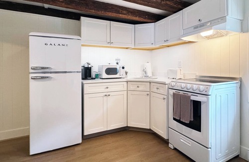 Reeders House | Poconos Rustic 1BR in the Poconos on Private Resort