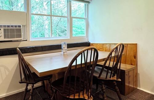 Reeders House | Poconos Rustic 1BR in the Poconos on Private Resort