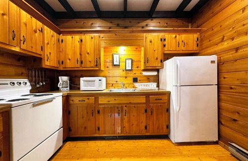 Reeders House | Poconos Rustic 1BR in the Poconos on Private Resort