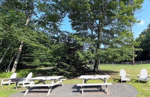 Reeders House | Poconos Rustic 1BR in the Poconos on Private Resort