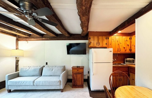 Reeders House | Poconos Rustic Studio Apartment in the Poconos on Private Resort