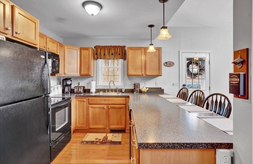 Rowland Ski Chalet | Poconos WInter Retreat: Cozy home, fireplace, gameroom, Ski Big Bear Resort