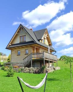 Mizerna Cabin | Pocztówka Z Mizernej, Drewniane domki z sielskim klimatem, Pieniny, Gorce, Jezioro Czorsztyńskie