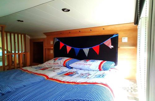 Llwyngwril Ski Chalet | POD6 Family Glamping with seaview & Wi-Fi