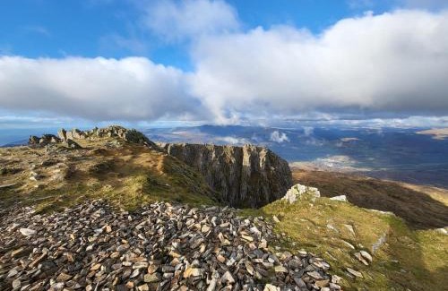 Llwyngwril Ski Chalet | POD6 Family Glamping with seaview & Wi-Fi