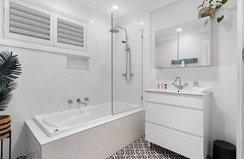 Bateau Bay House | Poets Corner Retreat- Indoor Fireplace