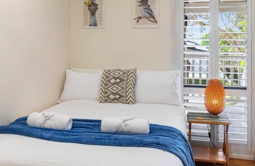 Bateau Bay House | Poets Corner Retreat- Indoor Fireplace