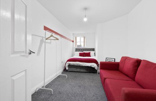 West Bromwich Apartment | Poets Court - Modern 2 Bedroom Apartment