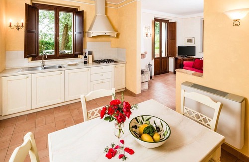Monte San Vito House | Poggio Antico - Suites and Breakfast