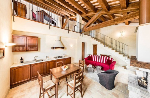 Monte San Vito House | Poggio Antico - Suites and Breakfast