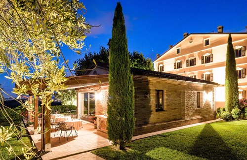 Monte San Vito House | Poggio Antico - Suites and Breakfast
