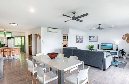 Hamilton Island Apartment | Poinciana 209