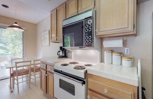 Palm Desert Apartment | Poinciana Paradise