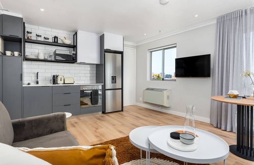 Green Point Apartment | Point Break Luxury Apartments