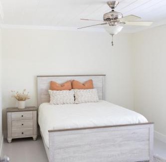 Mid Island House | Point Break! Walk to Beach - Cozy Beach Family Cottage with Pool