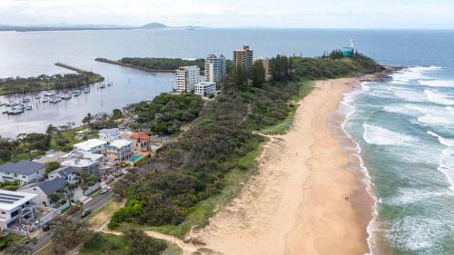 Buddina Apartment | Point Cartwright Penthouse - Ocean and River Views