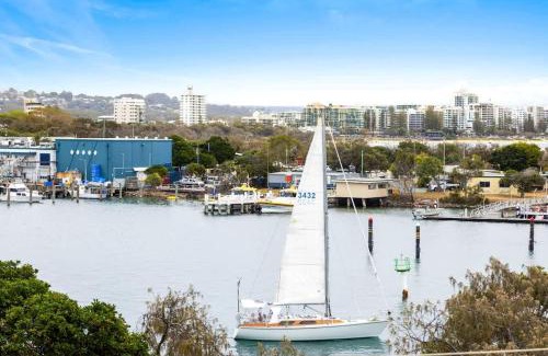 Buddina Apartment | Point Cartwright Penthouse - Ocean and River Views