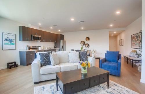 Point Loma Heights House | Point Loma Executive Loft 112