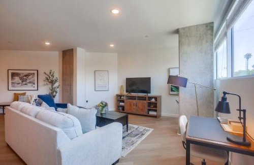 Point Loma Heights House | Point Loma Executive Loft 112