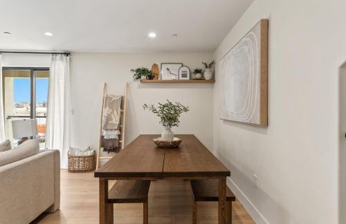 Point Loma Heights House | Point View Luxe by AvantStay 5BR Coastal Stay w En-suites Kitchen