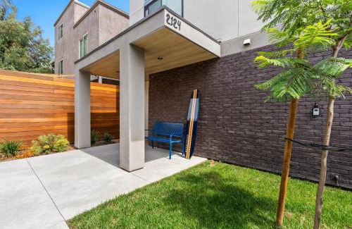 Point Loma Heights House | Point View Luxe by AvantStay 5BR Coastal Stay w En-suites Kitchen