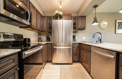 Table Rock Apartment | Pointe Royale Condominium Resort & Golf Course