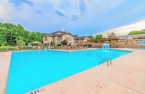 Table Rock Apartment | Pointe Royale Condominium Resort & Golf Course