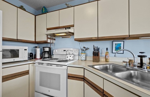 The Point House | Points of View West, 3BR, 2BA Ocean & Sound Views Dog-Friendly