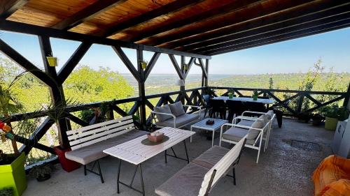 Sremski Karlovci House | Pokito House on the Hill