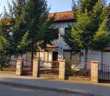 Swarzedz Hostel | Pokoje pod Świerkiem