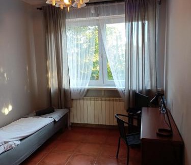 Swarzedz Hostel | Pokoje pod Świerkiem