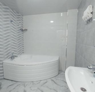 Samarkand Hotel | Polar Bear