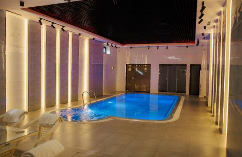 Samarkand Hotel | Polar Bear