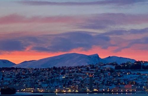 Tromso Apartment | Polar Cozy Apartment - With View and Free parking