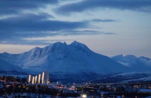 Tromso Apartment | Polar Cozy Apartment - With View and Free parking