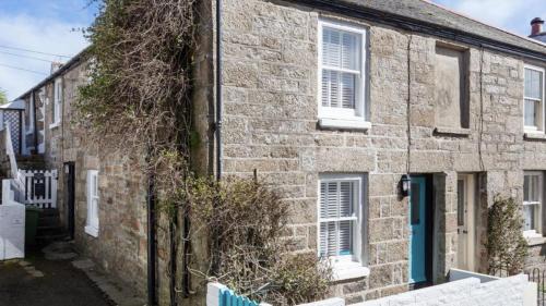 Mousehole House | Poldark Charming Mousehole Cottage with Net Loft