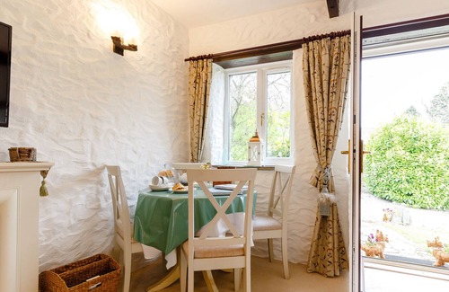 Lower Trengale Cottage | POLDARK COTTAGE, romantic, character holiday cottage in East Taphouse
