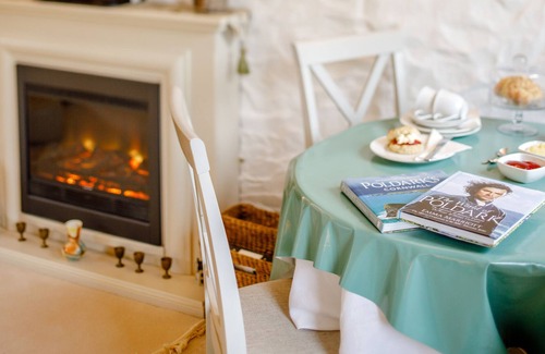 Lower Trengale Cottage | POLDARK COTTAGE, romantic, character holiday cottage in East Taphouse