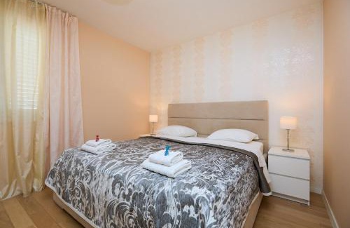 Gruz Apartment | Polina's Sunset Apartment