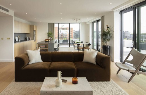St. Pancras and Somers Town Apartment | Polished 3-bedroom Condo