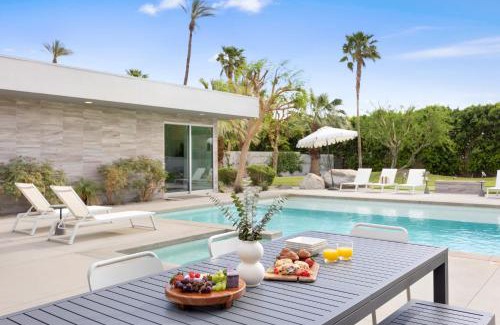 La Quinta House | Polo Villa 2 by AvantStay Entertainer's Backyard w Vball Court, Pool & Spa 260-314 6 Bedrooms
