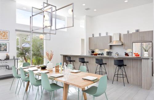 La Quinta House | Polo Villa 8 by AvantStay Kitchen, Pool & Spa 260-326 6 Bedrooms