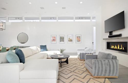La Quinta House | Polo Villa 8 by AvantStay Kitchen, Pool & Spa 260-326 6 Bedrooms