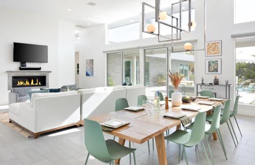 La Quinta House | Polo Villa 8 by AvantStay Kitchen, Pool & Spa 260-326 6 Bedrooms